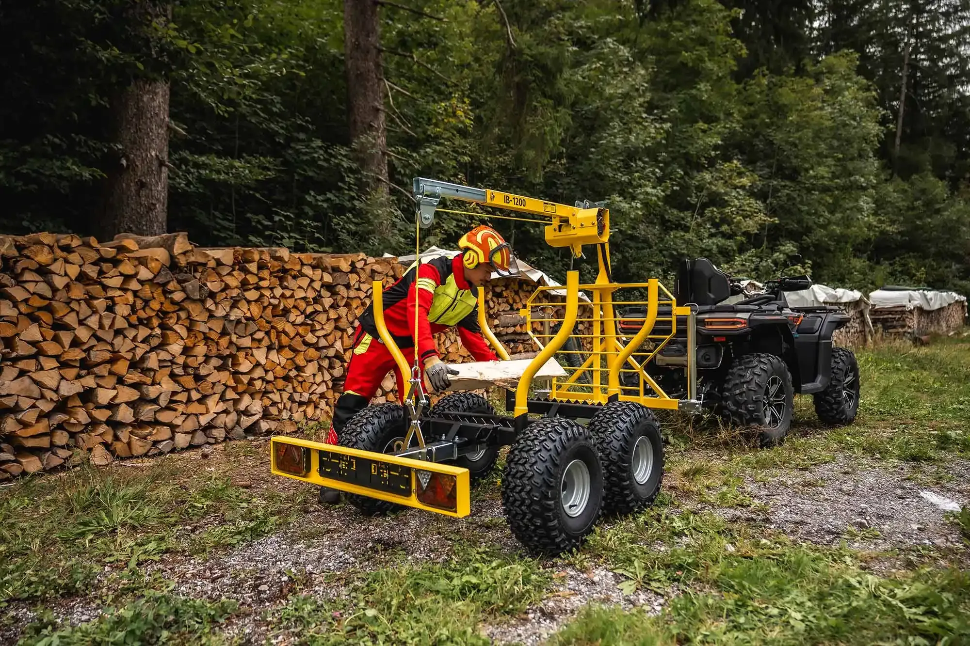 Quad GOES Terrox 1000 S attelé à une remorque forestière